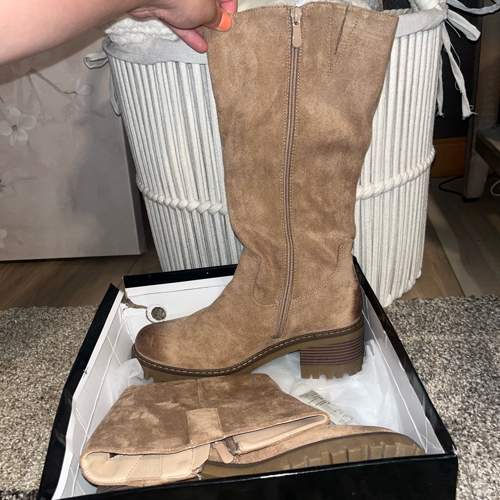 Women's Tan Boots